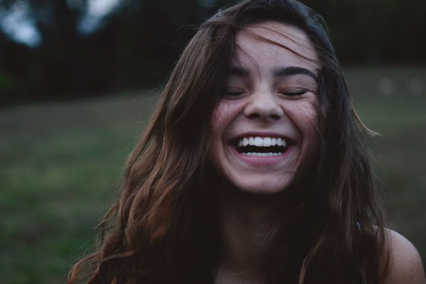 كيفية منع تغير لون أسنانك