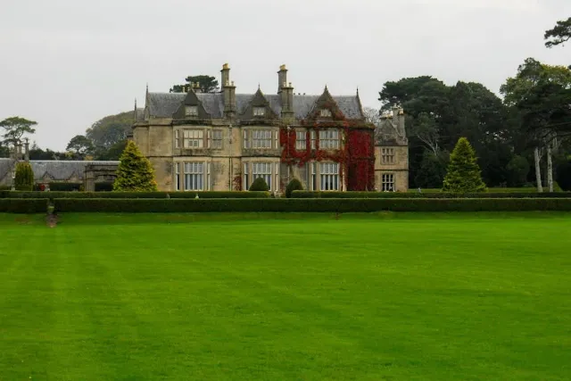 Ring of Kerry Route: Muckross House