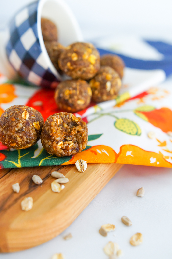 spiced pumpkin energy balls : nut-free, dairy-free, gluten-free