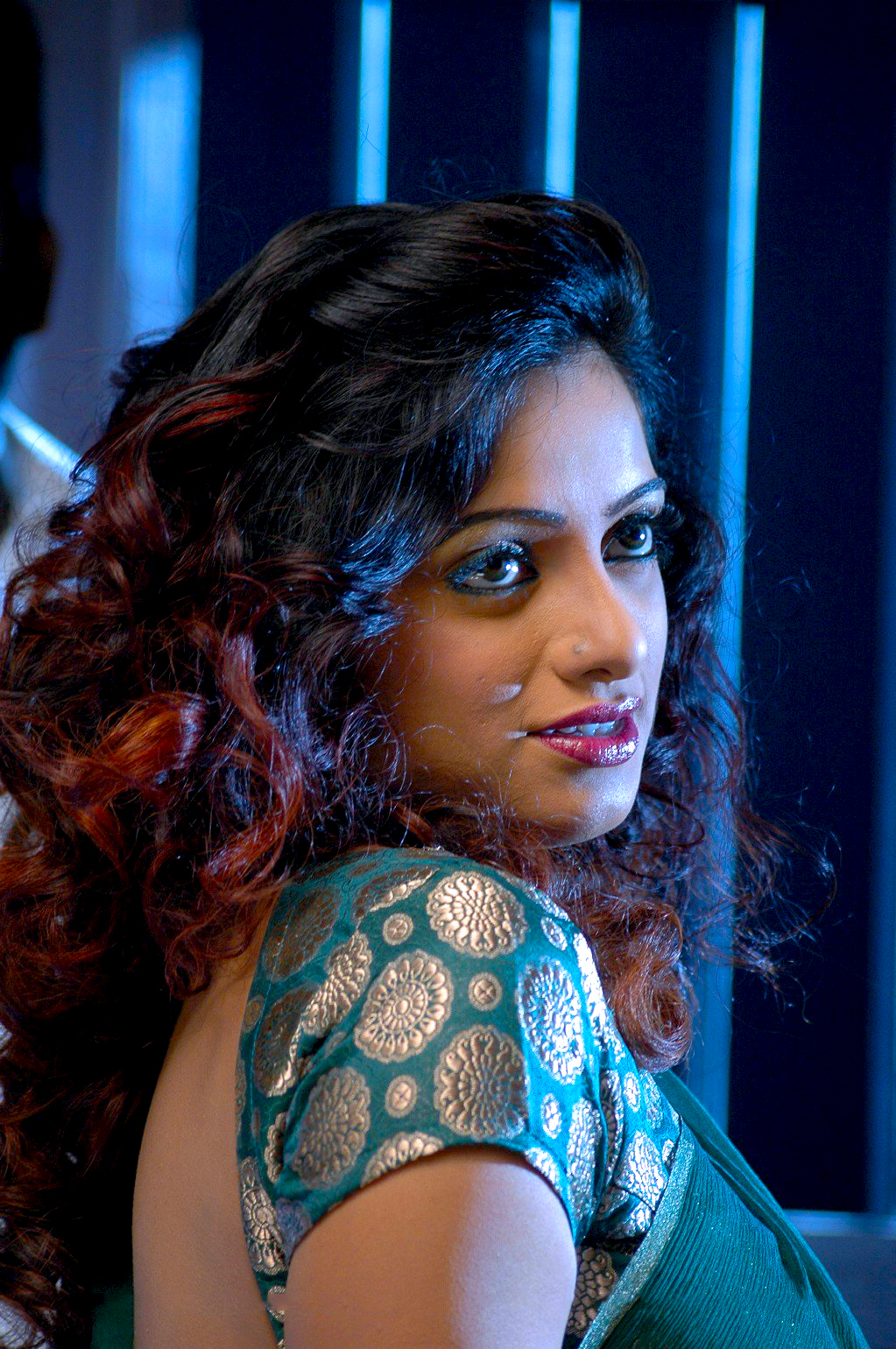 Beauty Galore HD : Udaya Bhanu Slim Beautiful In Green Saree