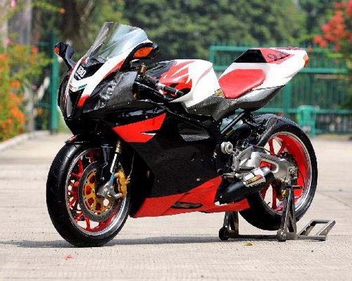 Modifikasi ninja 250 fi mono rr karbu hijau merah putih abs airbrush