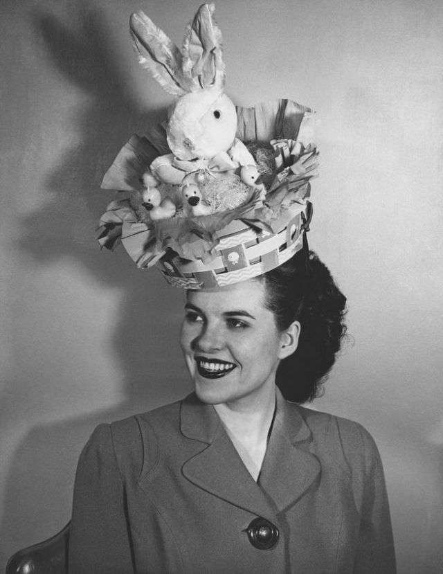 17 Vintage Photographs Show Women Wearing Crazy Easter