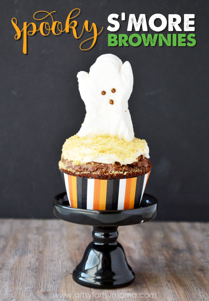 Spooky S'more Brownies with Free Printable Cupcake Wrappers at artsyfartsymama.com #SpooktacularSnacks #GetYourBettyOn