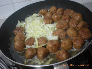 Polpette in padella al vino