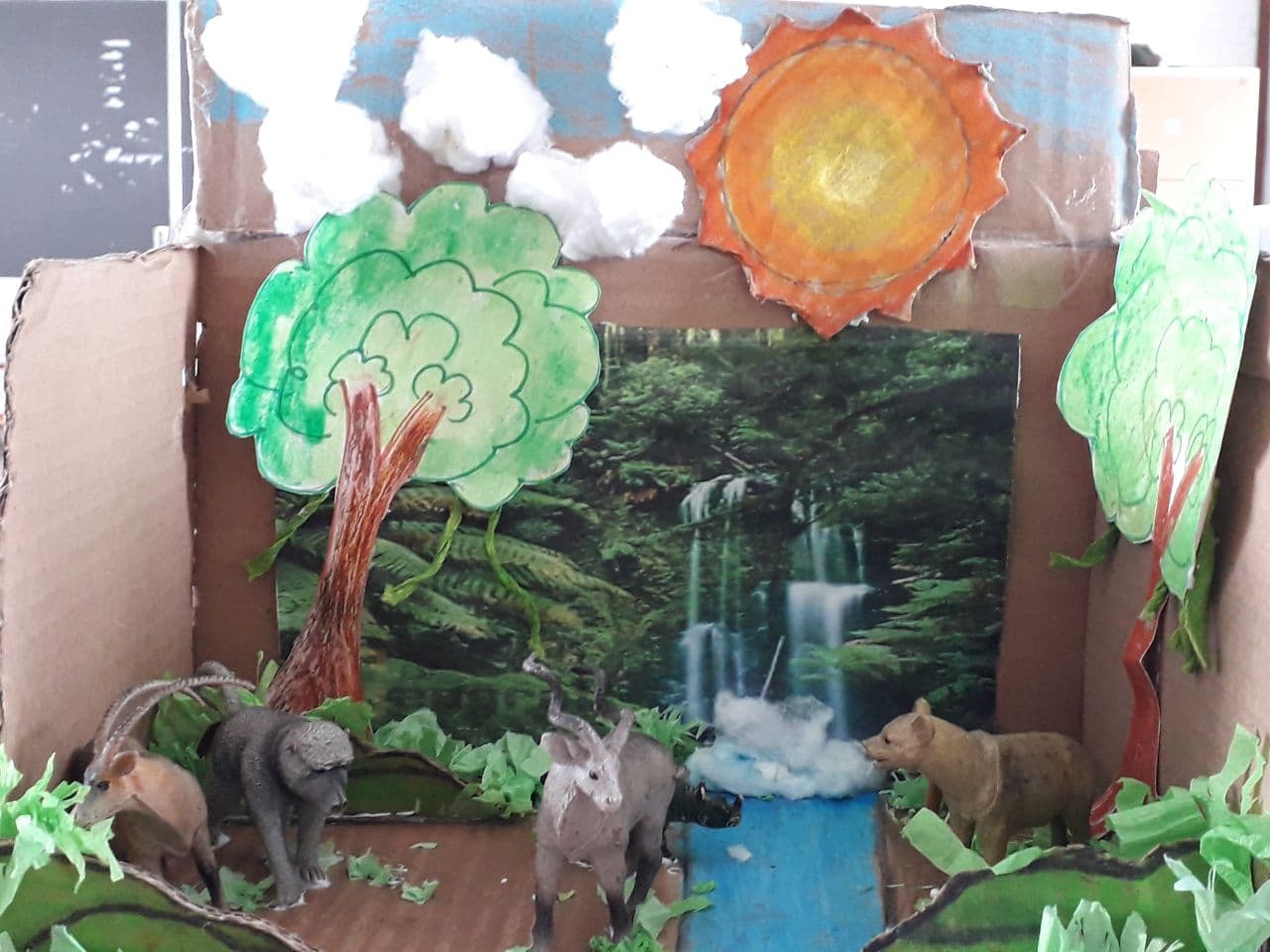 Gambar diorama keren oleh seorang siswa kelas 5 di SD Juara Bandung