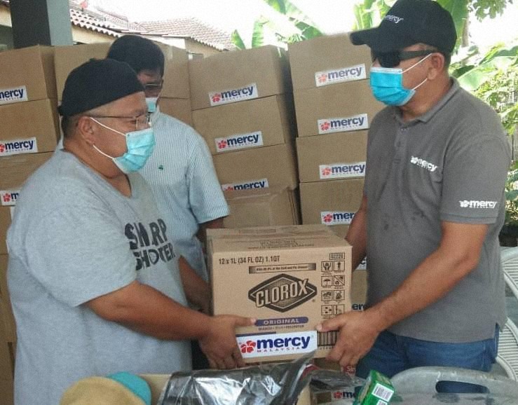 Clorox dan MERCY Malaysia Sediakan Kit Kebersihan kepada Ribuan Mangsa Banjir