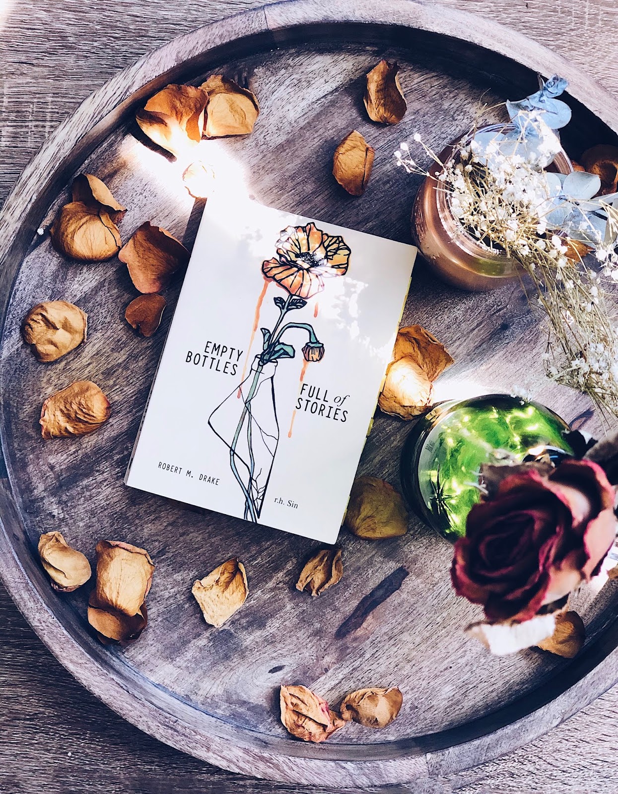 Opportunistic Reader RESEÑA Empty bottles full of stories by Robert M. Drake and r.h. Sin