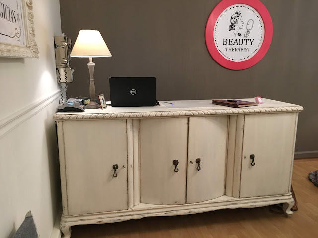 Αφιέρωμα: Μπουφές! Αρκούδα καφέ ... "τρέχα και βάψε" τον ξύλινο μπουφέ 10 Annie Sloan Greece Αφιέρωμα: Μπουφές! Αρκούδα καφέ ... "τρέχα και βάψε" τον ξύλινο μπουφέ 10 Annie Sloan Greece