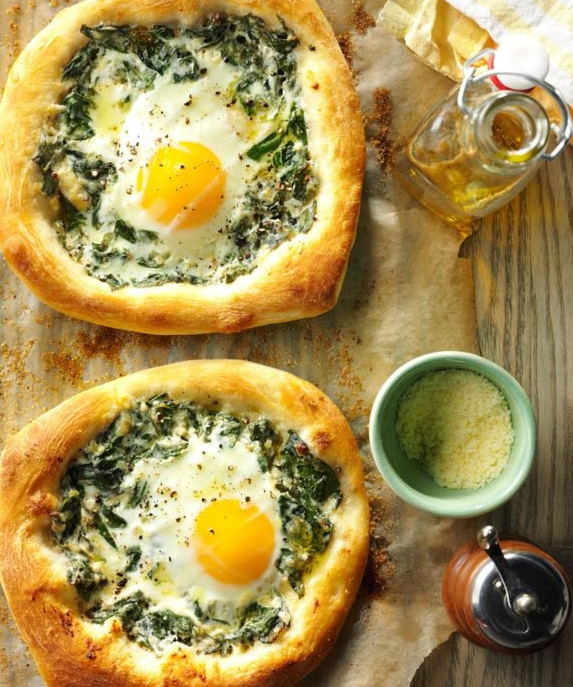 Eggs Florentine Breakfast Pizza