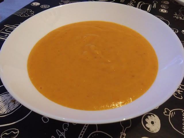 Crema Fría De Zanahorias Con Queso Y Curry
