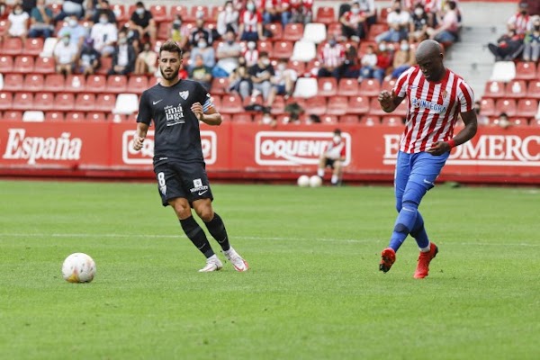 El Málaga da la cara con uno menos ante el Sporting (2-1)