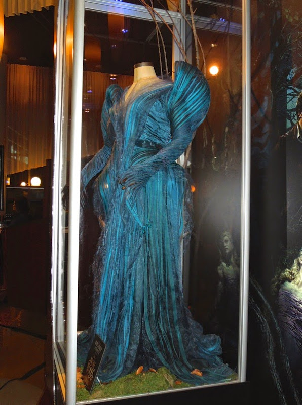 Meryl Streep blue Witch gown Into the Woods