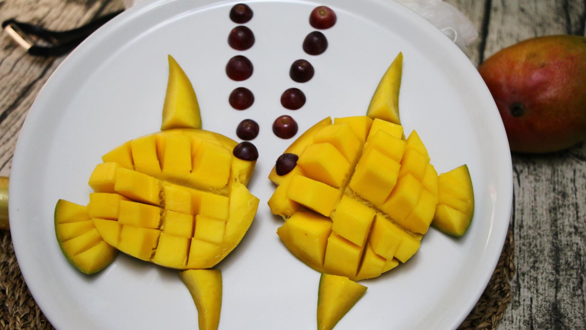 ItalyPaul - Art In Fruit & Vegetable Carving Lessons: Art In Mango Fish