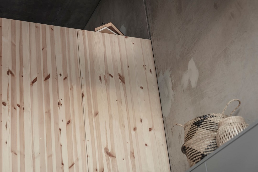 GRIS FONCÉ ET BOIS CLAIR