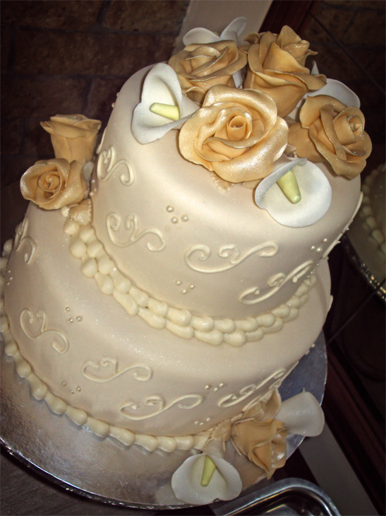 Delana s Cakes  Ivory Wedding  Cake 