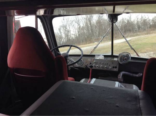 1960 International VCO190 Truck - Old Truck