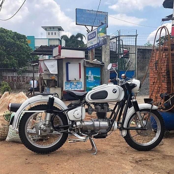 Motor Tua BMW R16 Dijual Komplit surat LAPAK MOBIL DAN MOTOR BEKAS