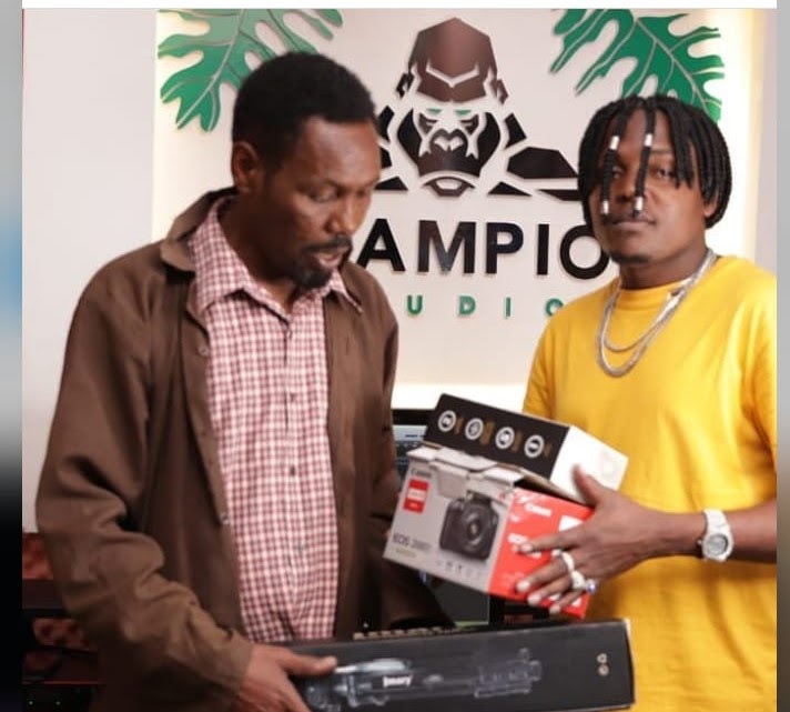 Singer B Classic and former Tahidi High actor Omosh. Singer B Classic and former Tahidi High actor Omosh.