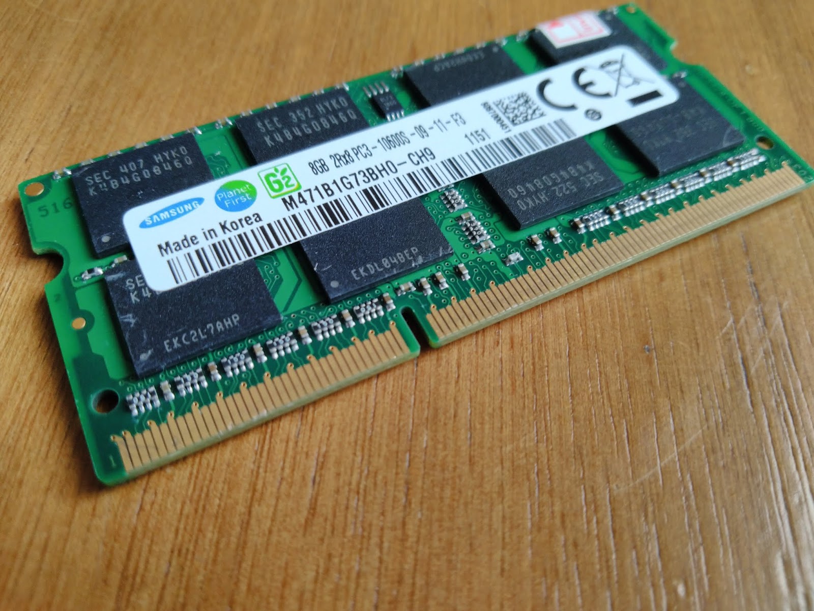 Оперативная память самсунг. Оперативная память 10600 ddr3 SODIMM. Чипы самсунг в оперативной памяти. 8 Оперативной памяти Samsung ОЗУ.