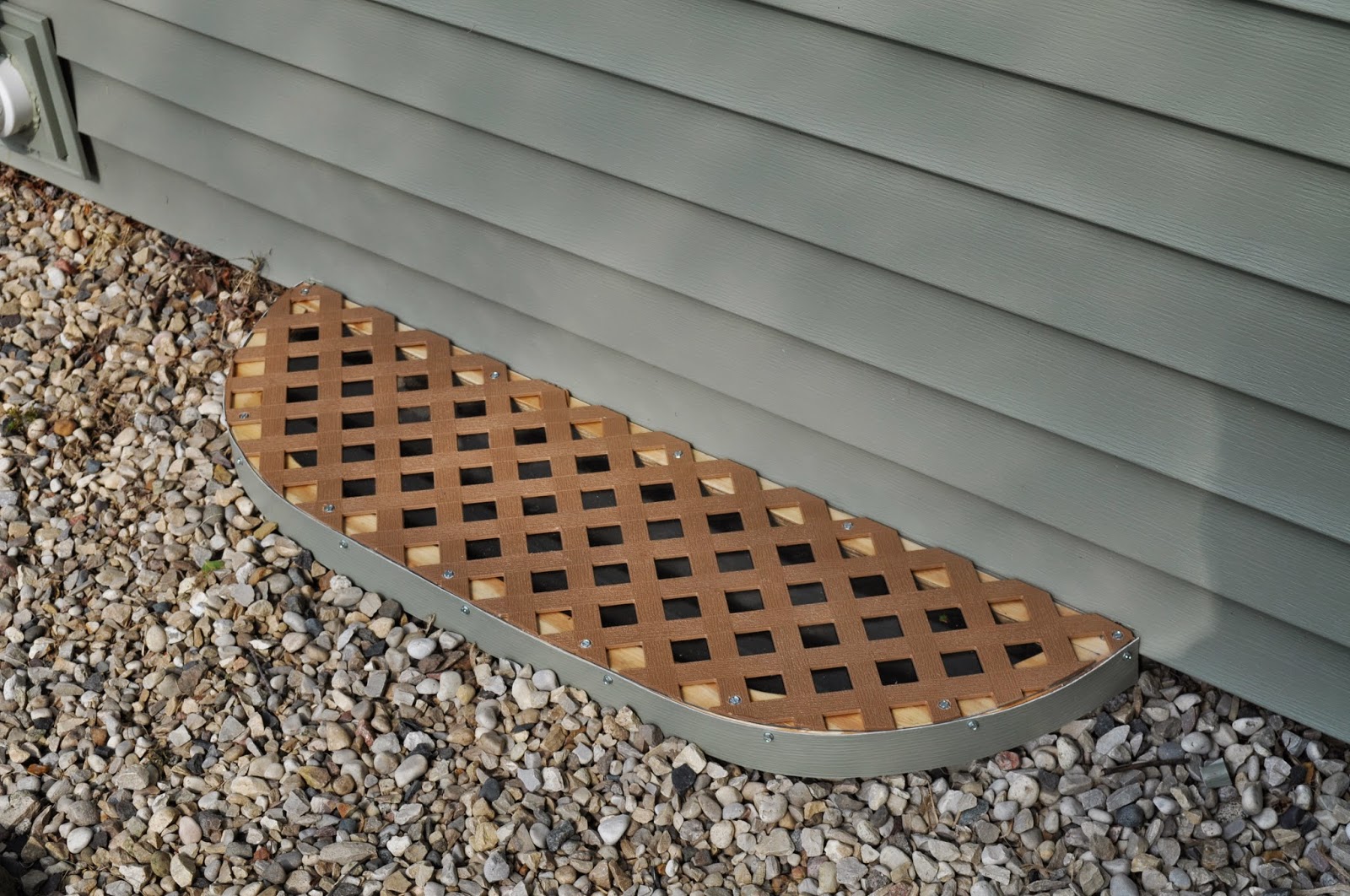 siding, window well covers, window well cover, diy, vinyl lattice, lattice, plywood, screws, frogs, june bug