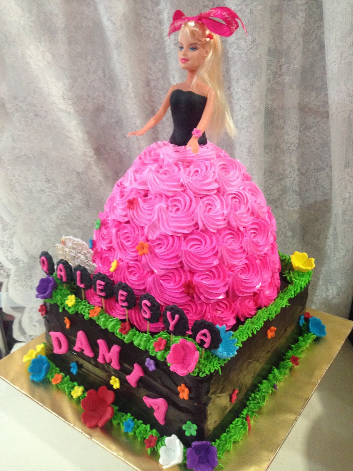 ninie cakes house Birthday Cakes Barbie Doll Theme