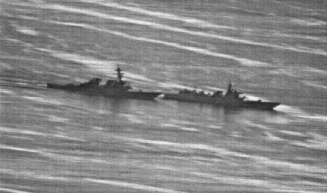 Cận cảnh pha chặn đầu “cực nguy hiểm” của chiến hạm TQ với tàu khu trục Mỹ tại Đá Ga Ven