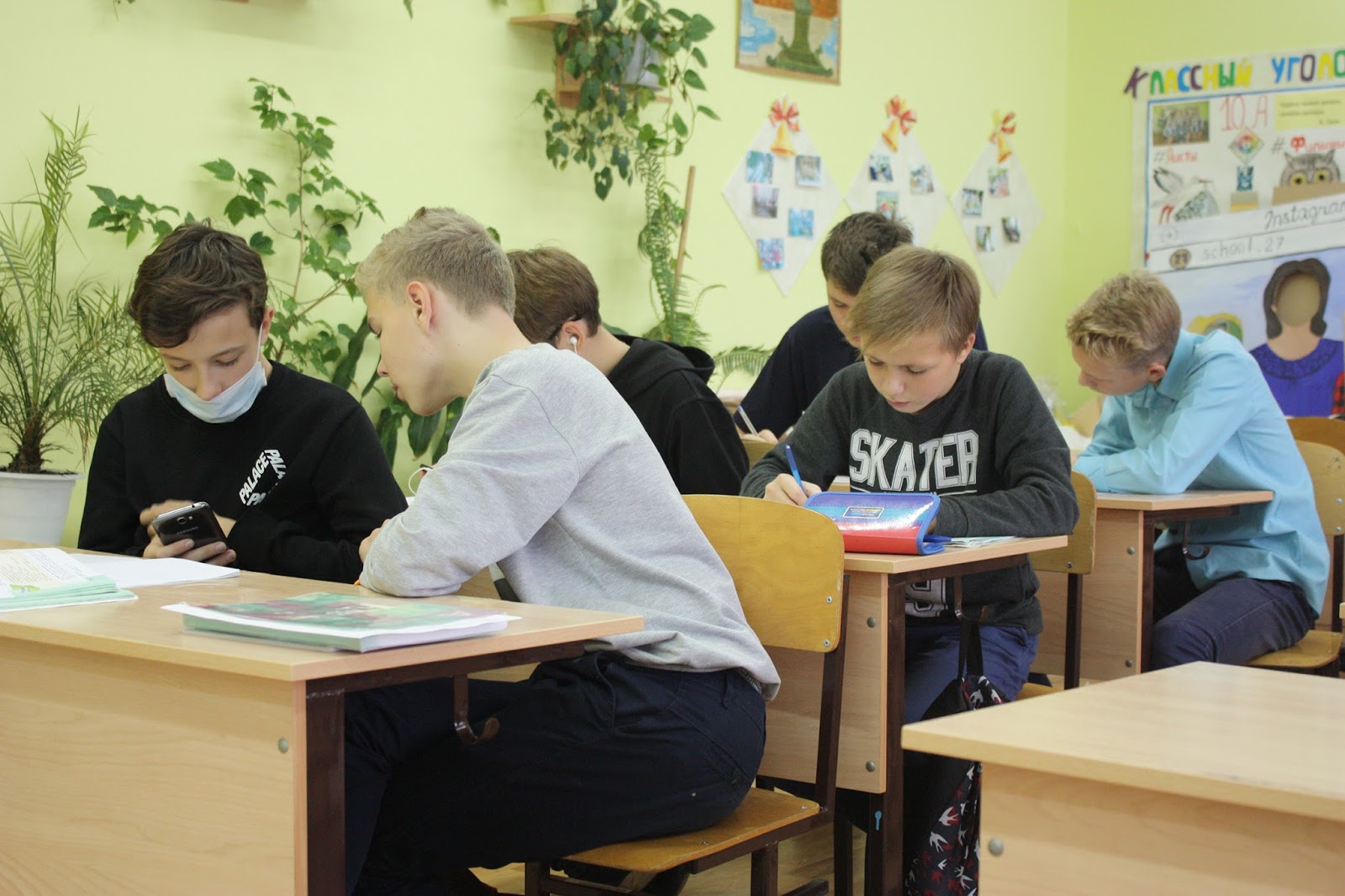 В классе 27 учеников из них. В классе 25 учеников сколькимиспособоми 6 разных учеников. В классе 27 учеников из них 8 занимаются математическим кружком. В классе 54 ученика из них 3/9 девочки сколько девочек в классе. В классе 27 учеников из них.