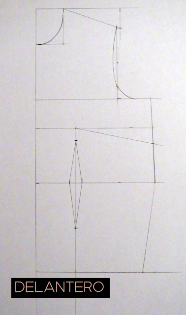 Patrón base delantero de una persona con más contorno de cintura que de cadera