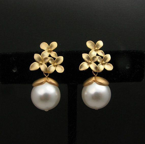 Pearl gold earrings