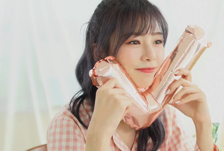 팬사랑 지극한 여돌이 생일날 한 일 | 인스티즈