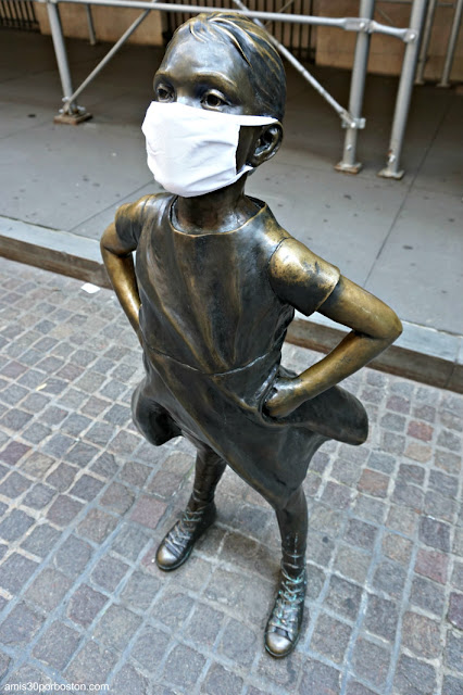 Niña sin Miedo o Fearless Girl frente al New York Stock Exchange