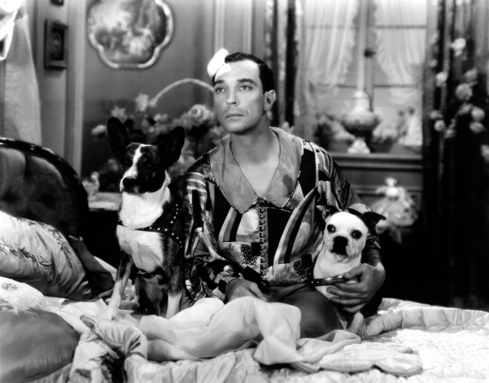 Fascinating Vintage Photos of Buster Keaton Posing With His Dogs in the