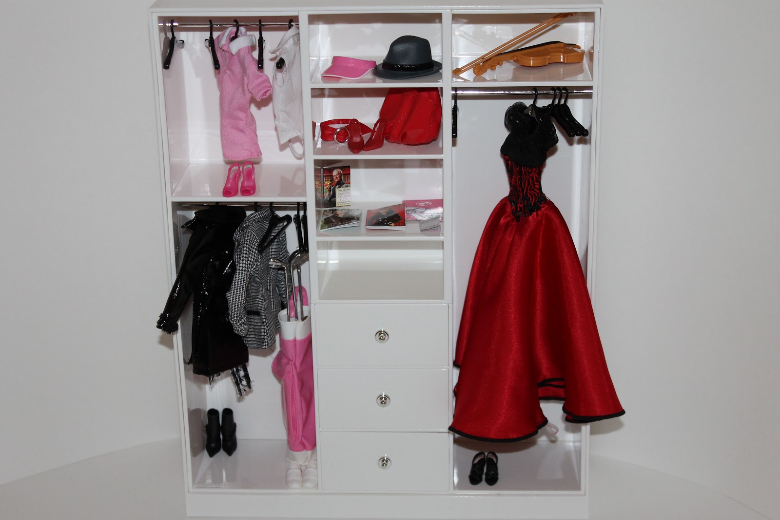 SHASARIGNIS Barbie, Fashion Royalty Armoire de Barbie / Barbie wardrobe
