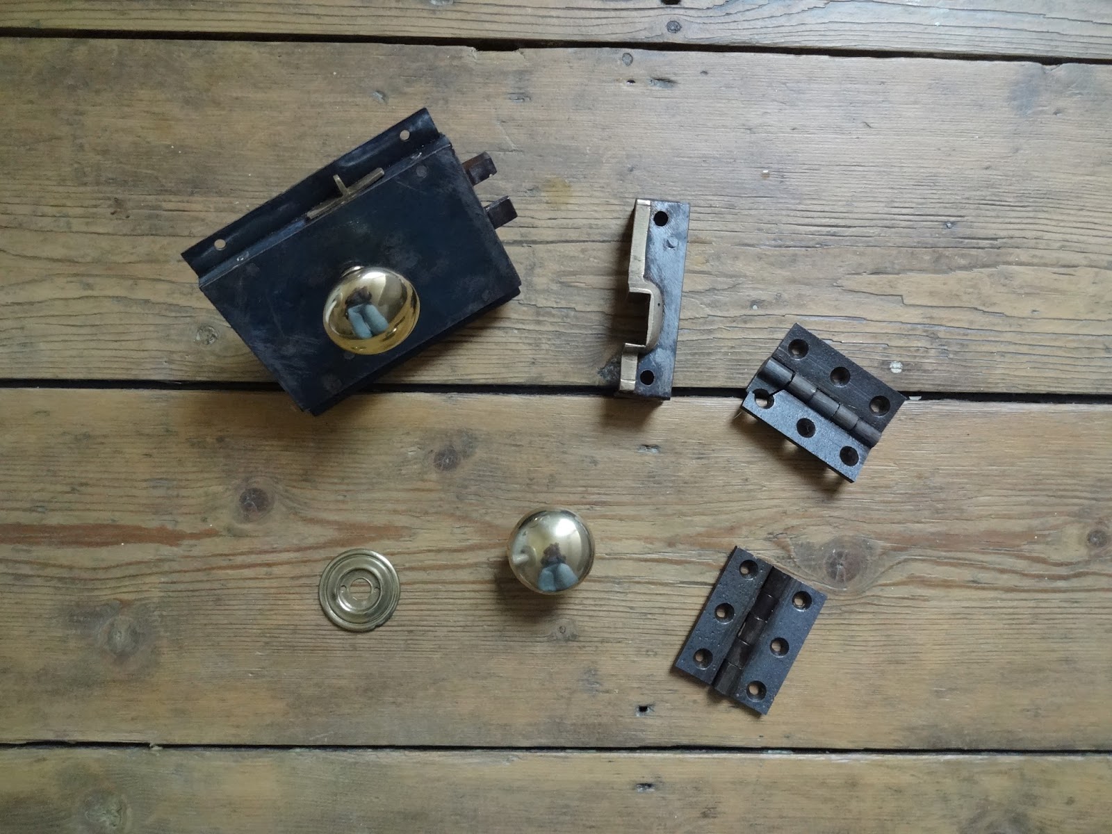 How to Remove and Restore an Old Door Lock - Kezzabeth | DIY