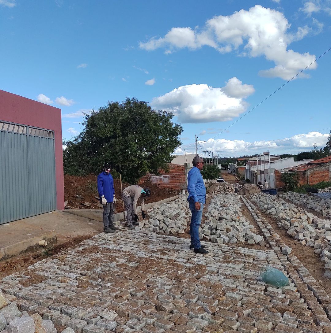 Prefeitura de Aurora inicia calçamento em paralelepípedo da Rua Maria Coração Bezerra Prefeitura de Aurora inicia calçamento em paralelepípedo da Rua Maria Coração Bezerra