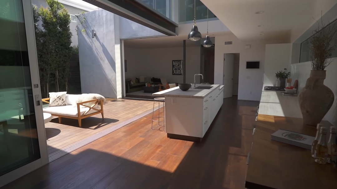 41 Interior Design Photos vs. 720 Indiana Ave, Venice, CA Luxury Home Tour