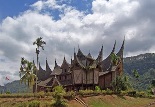 CERITA DRAMA LANGIT MENDUNG DI TANAH MINANG