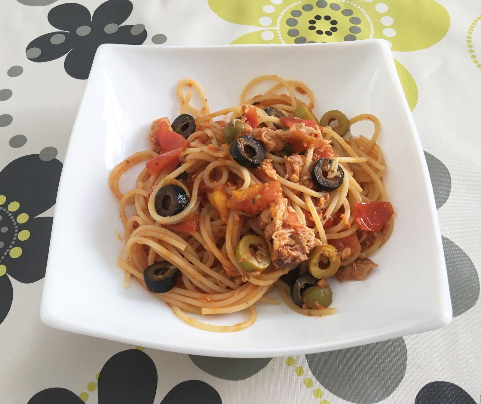 Recipes for first cooks Spaghetti with tuna