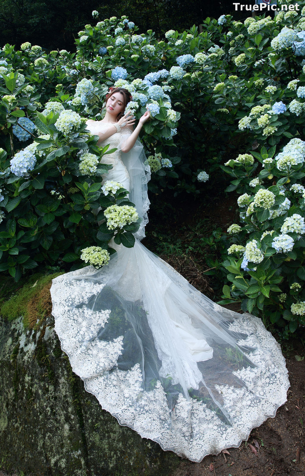 Image Taiwanese Model - 張倫甄 - Beautiful Bride and Hydrangea Flowers - TruePic.net - Picture-45