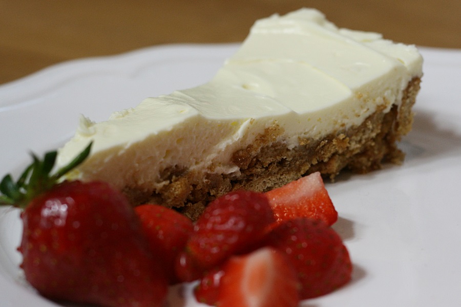 Sekundentakt: Frischkäsekuchen mit Holunderblütensirup
