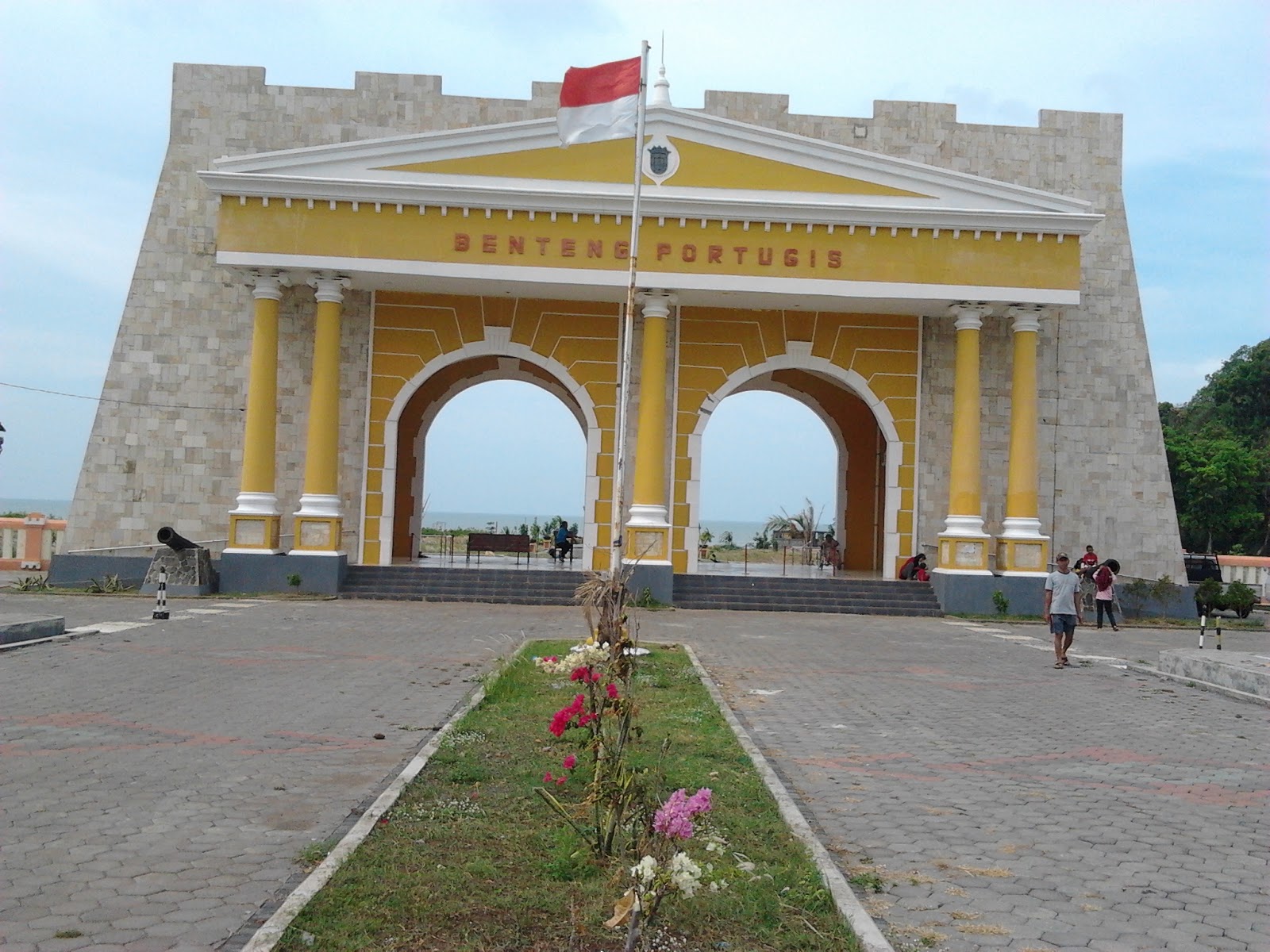 objek wisata di jepara: BENTENG PORTUGIS YANG TERDAPAT DI UJUNG UTARA