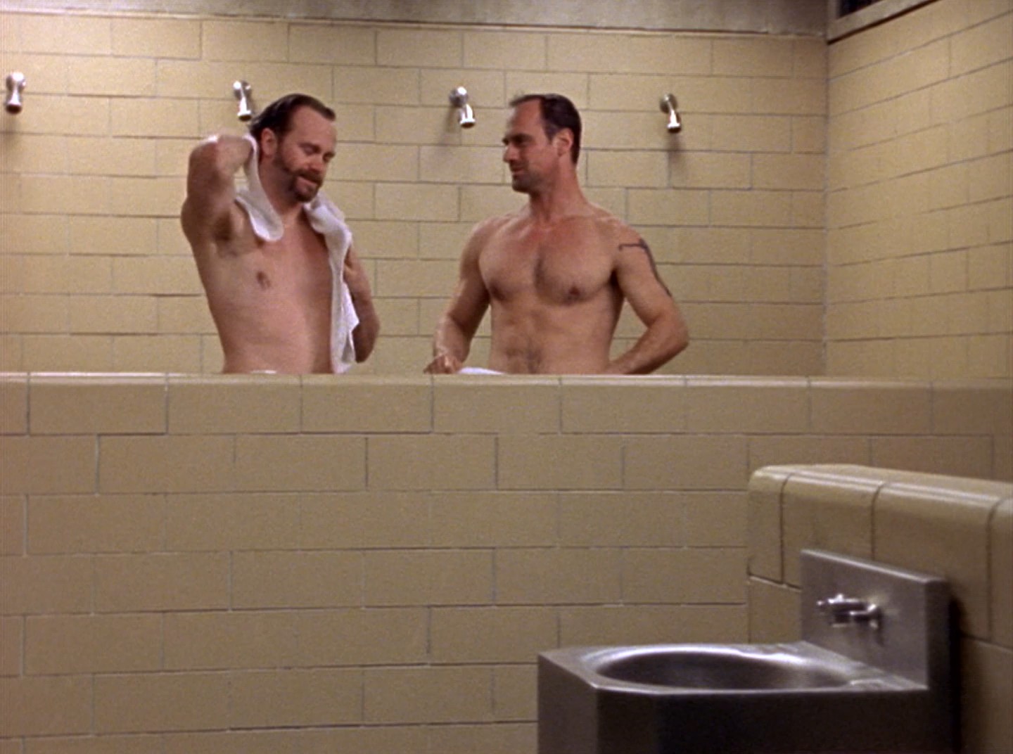 Lee Tergesen & Christopher Meloni in Oz S02E06 (2) .