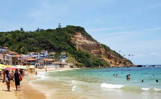 Manchas de óleo atingem praias de Morro de São Paulo, Maraú e Ilhéus