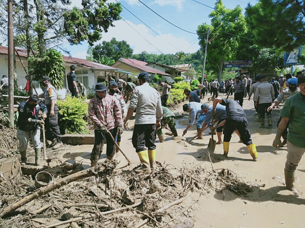 Forba Aceh Ikut Salurkan Bantuan Dan Bersihkan Lumpur Bencana Longsor Aceh Tengah Bagus Co
