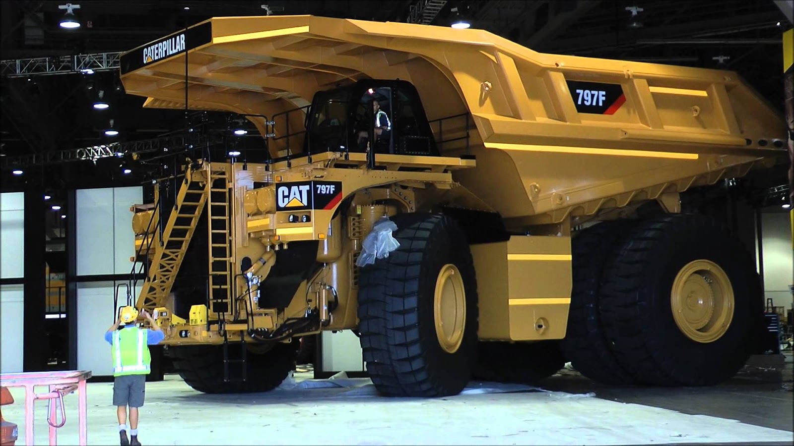 Top 10 Largest Trucks In The World Top 10 top-10-largest-trucks-in-the-world-top-10