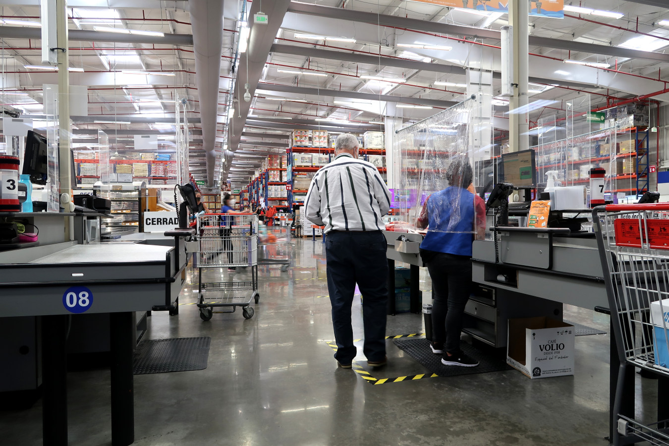 Shopping at Pricesmart Santa Ana and a Vivero