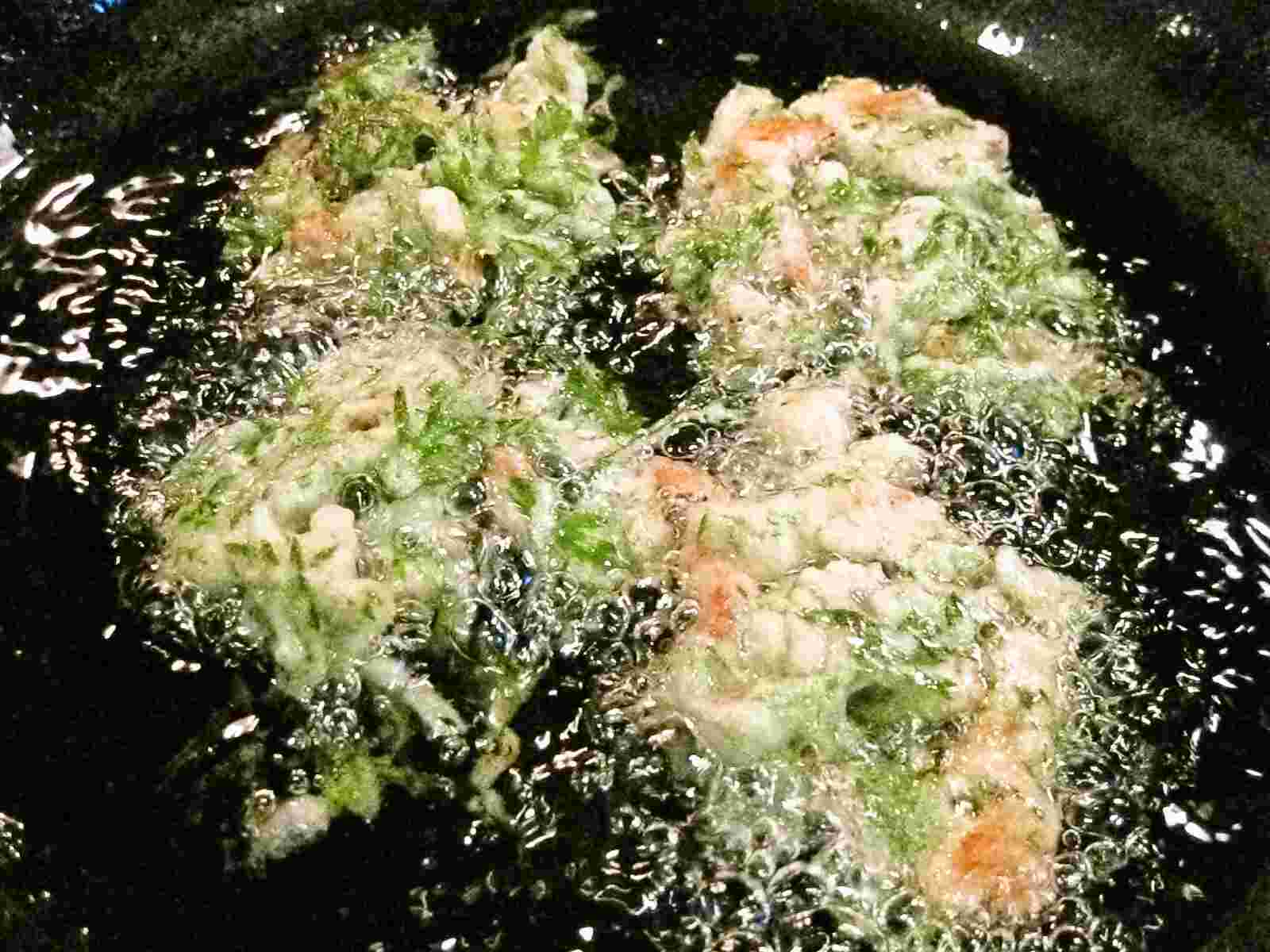 Recipes for Tom Ninjin no happa no tempura / carrot leaf tempura