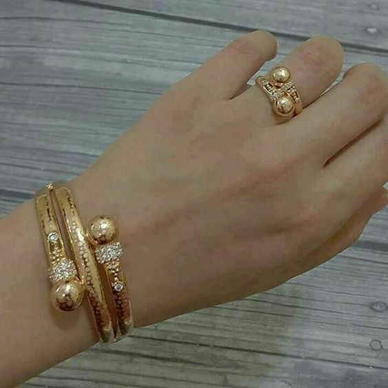 Golden bracelet and ring sets