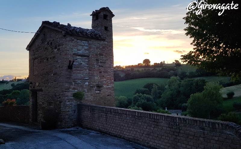 Loretello castello amore Marche