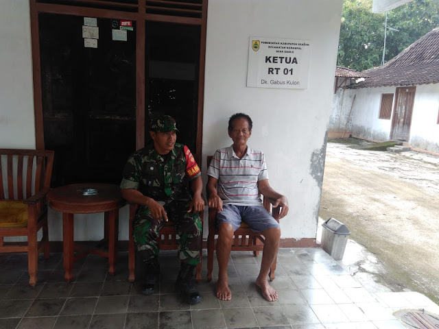 Babinsa Gabus Jalin Komsos Bersama Ketua RT Wujudkan Kamtibmas Di Wilayah Babinsa Gabus Jalin Komsos Bersama Ketua RT Wujudkan Kamtibmas Di Wilayah